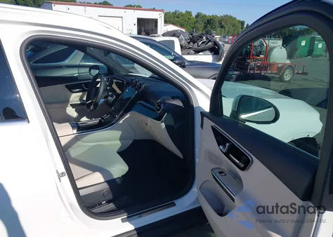 2025 Mercedes-Benz Glc 300 Suv z USA, uszkodzony, nr VIN W1NKM4GB7SF338323